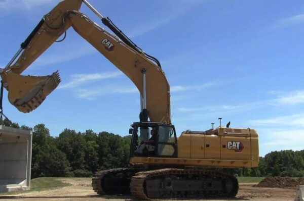 New Caterpillar 352 Crawler Excavator Brings More Efficiency Lower Costs