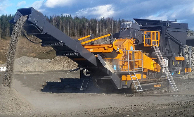 Tracked impact crusher