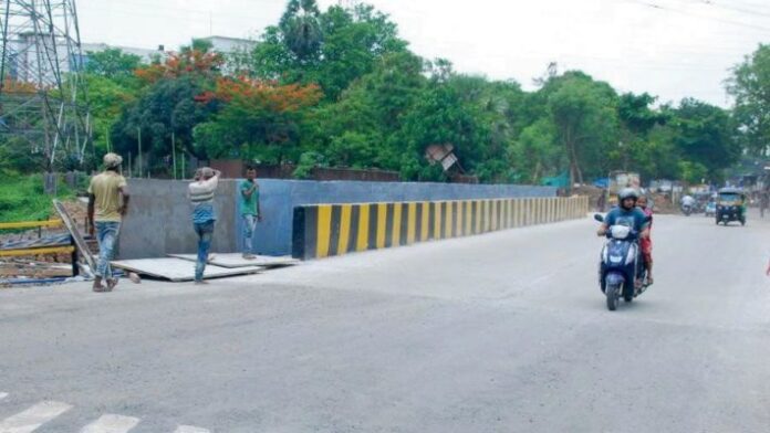Govt plans dedicated 2 wheeler lanes, over bridges to reduce road accidents