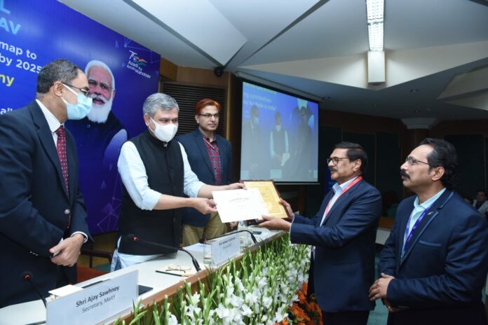 Syrma SGS receiving award from MeitY Minister