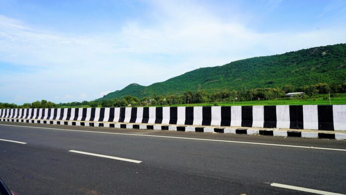 Road construction to go up from 16 to 21% in FY24: ICRA