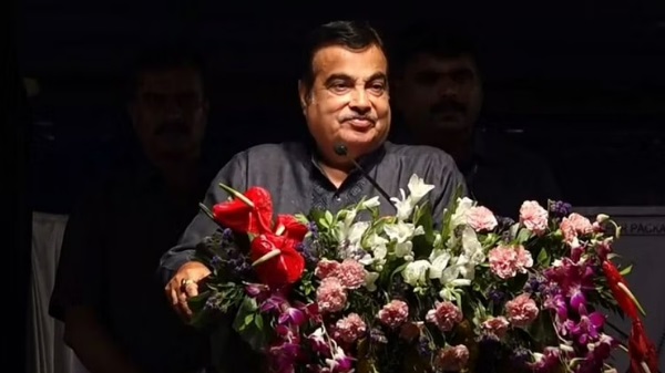Gadkari inaugurates, lays foundation stone for nine projects in Jamshedpur