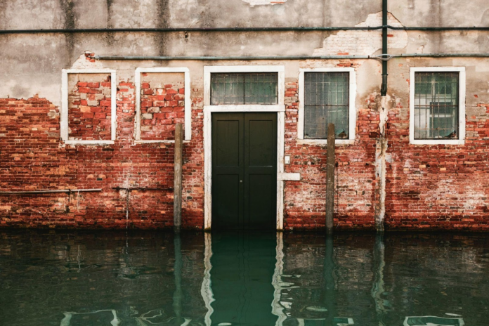 How to Deal With a Flooded Basement?