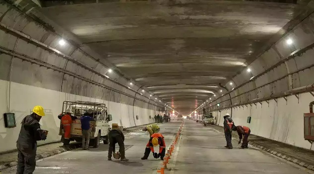 eight-lane tunnel