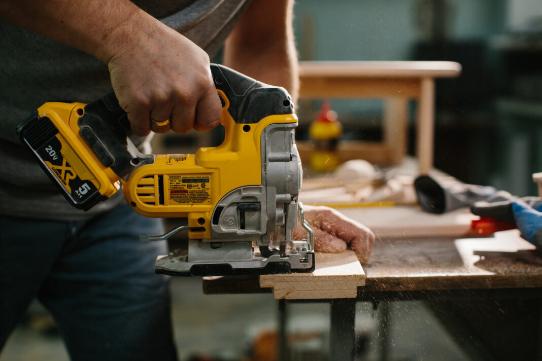 Your Guide To Custom Saw Manufacturing