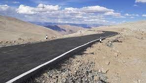 Highest-motorable-road-at-Umling-La-Pass-in-Ladakh