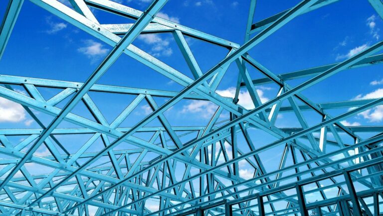 Advantages and types of steel roof trusses