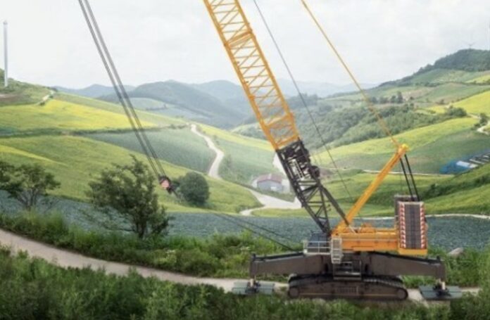 Liebherr unveils most powerful narrow track crawler crane