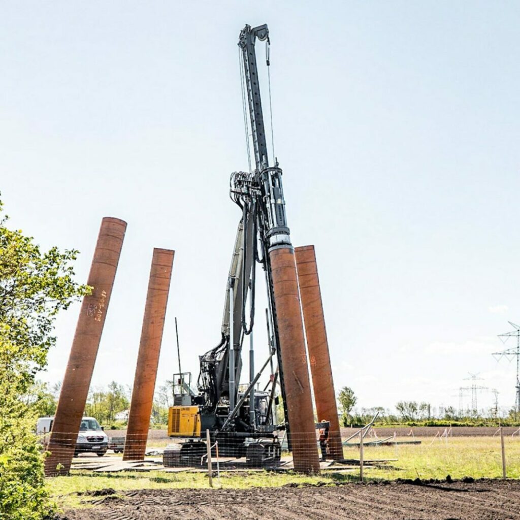 Different types of piling rig models