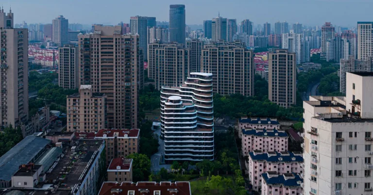 Curvilinear High-Rise Residential Building in Shanghai