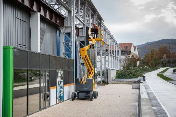 Exploring Electric Articulating Boom Lifts: Versatile, Eco-Friendly Solutions for Elevated Work