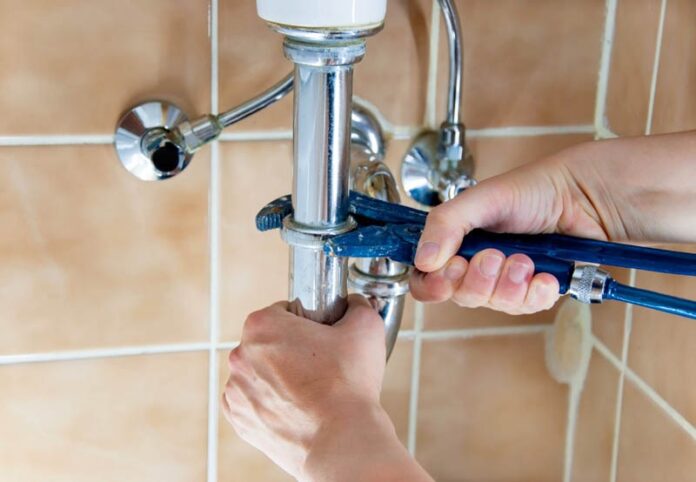 WHAT ARE THE IMPORTANCE OF HIRING PROFESSIONAL PLUMBERS IN UK HOMES
