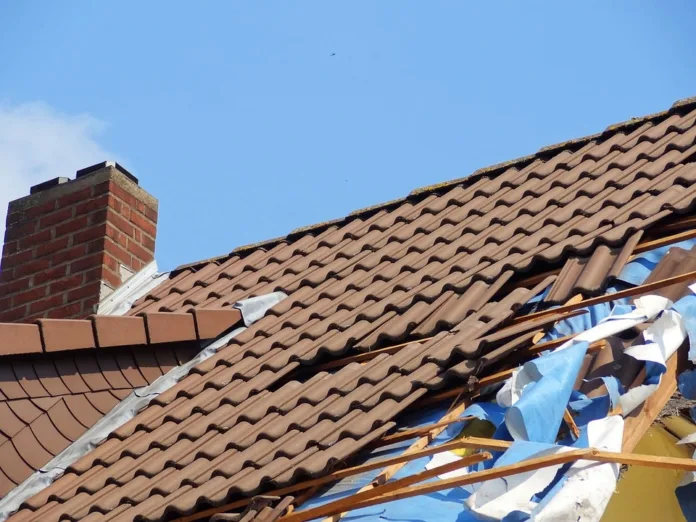 DIY vs. Hiring Professionals: When to Consider Roof Repair Services