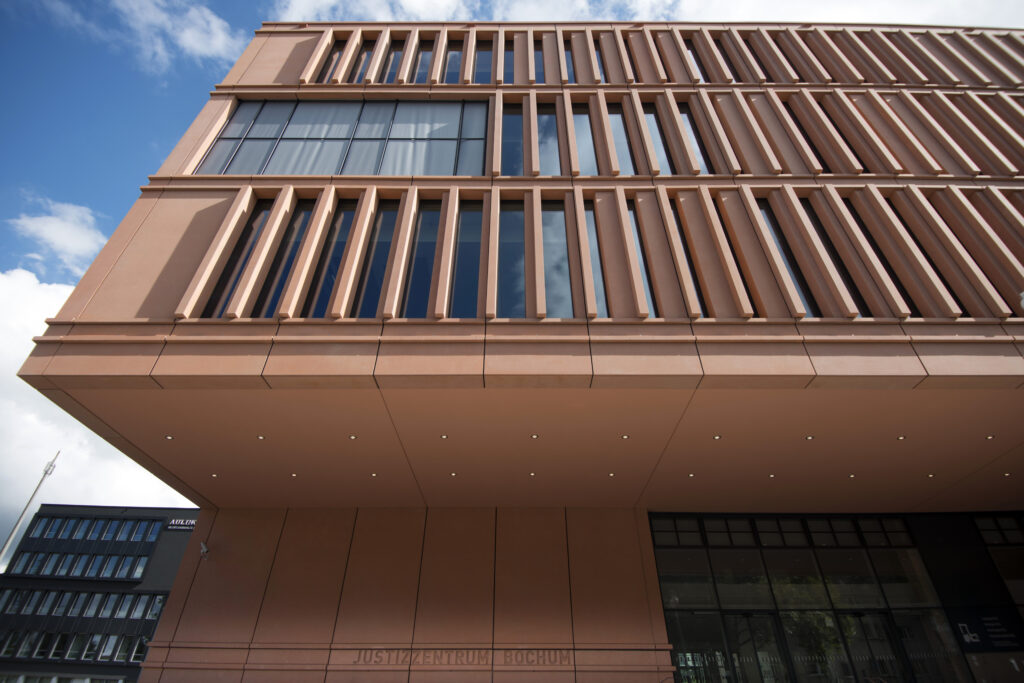 Iron oxide pigments in use: a red-colored concrete facade at the bochum justice center