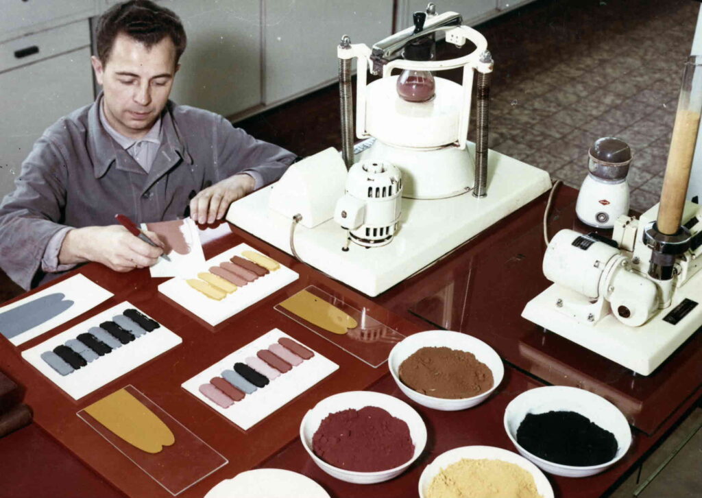 Quality control of the color shades of various iron oxide pigments